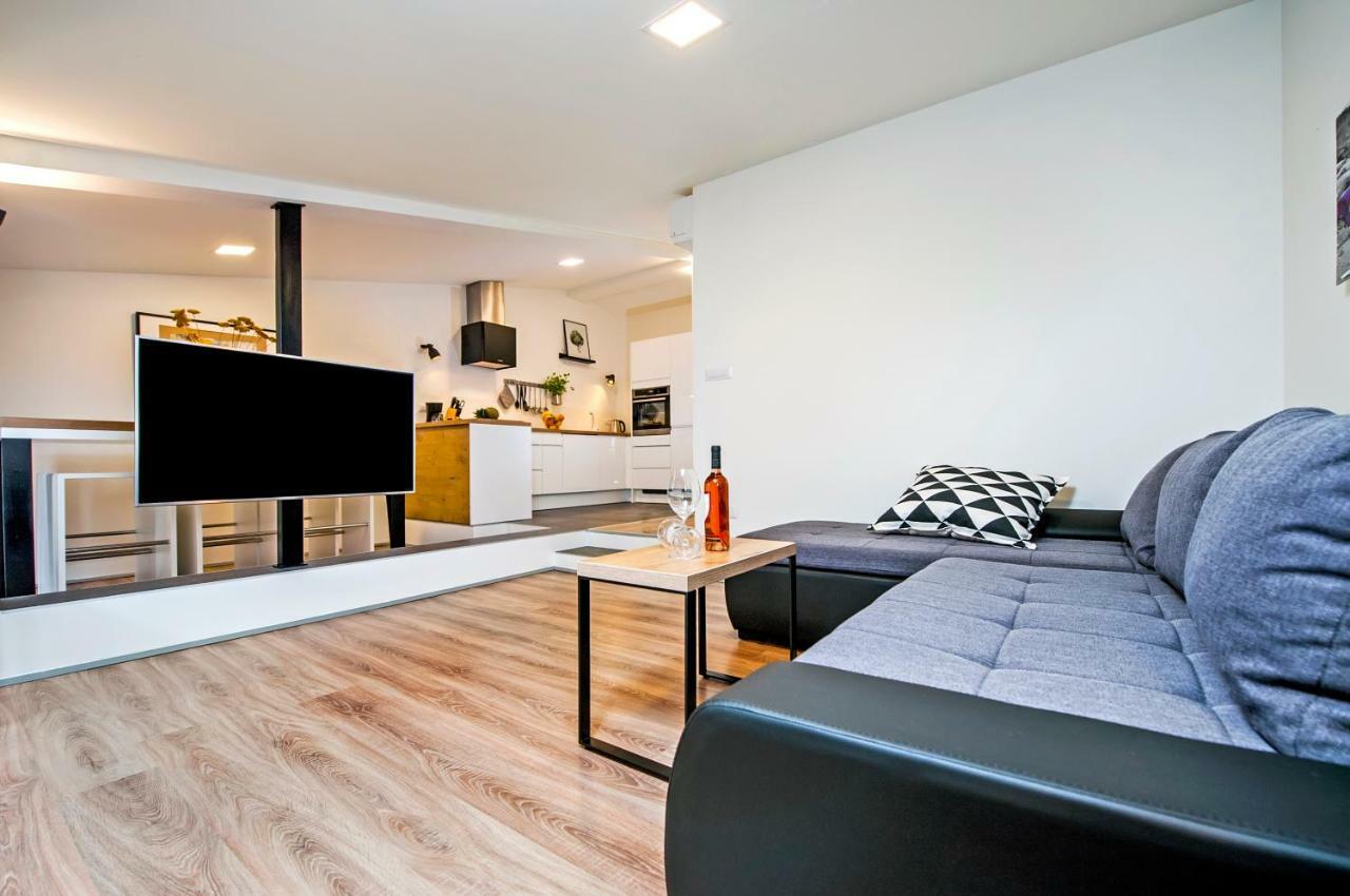 Lakovich Sea View Apartments Ровінь Екстер'єр фото