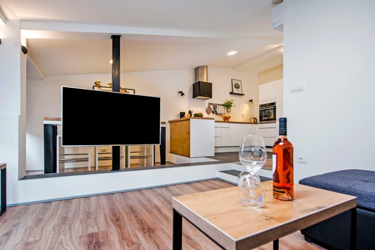 Lakovich Sea View Apartments Ровінь Екстер'єр фото