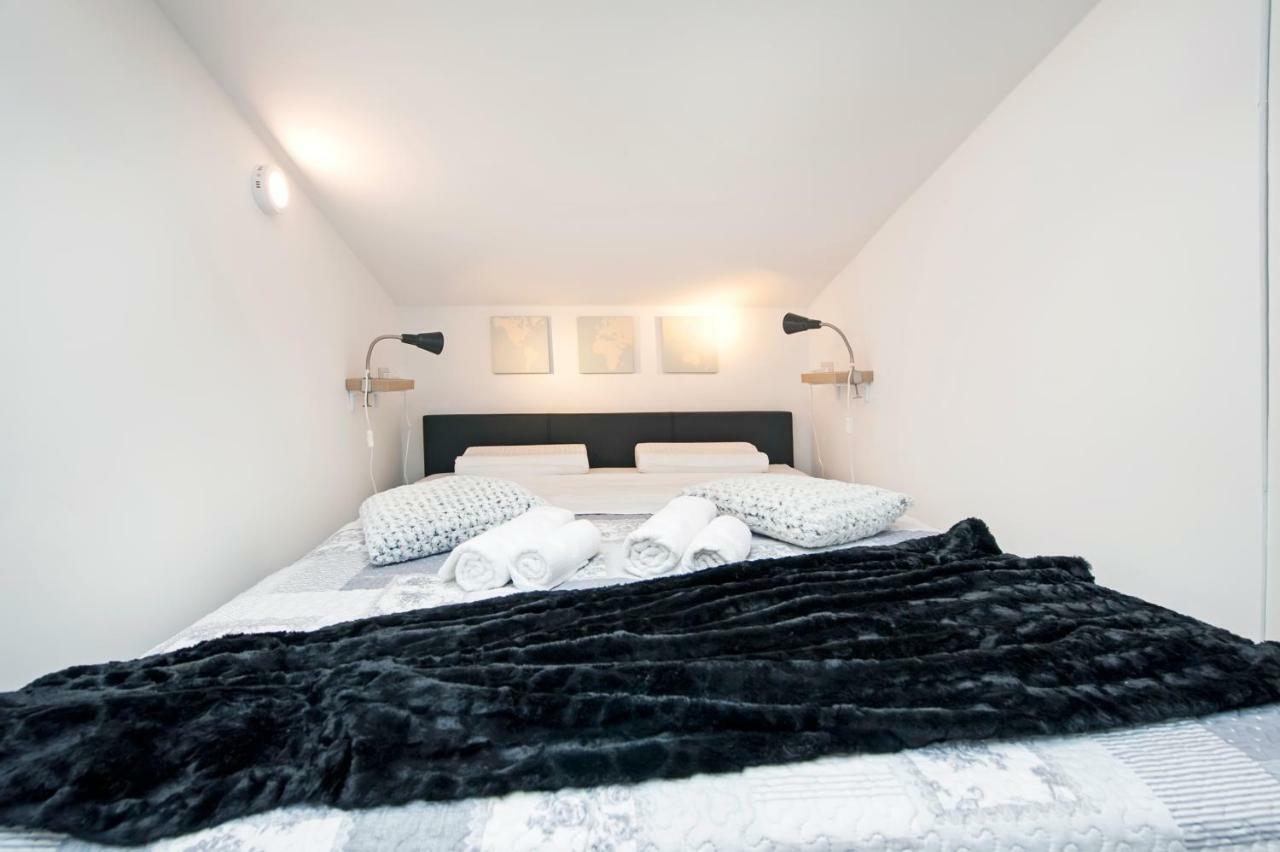 Lakovich Sea View Apartments Ровінь Екстер'єр фото
